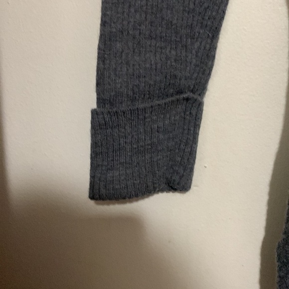 Adrienne Vittadini 100% Merino Wool Asymmetrical Sweater  Size S - Picture 6 of 8